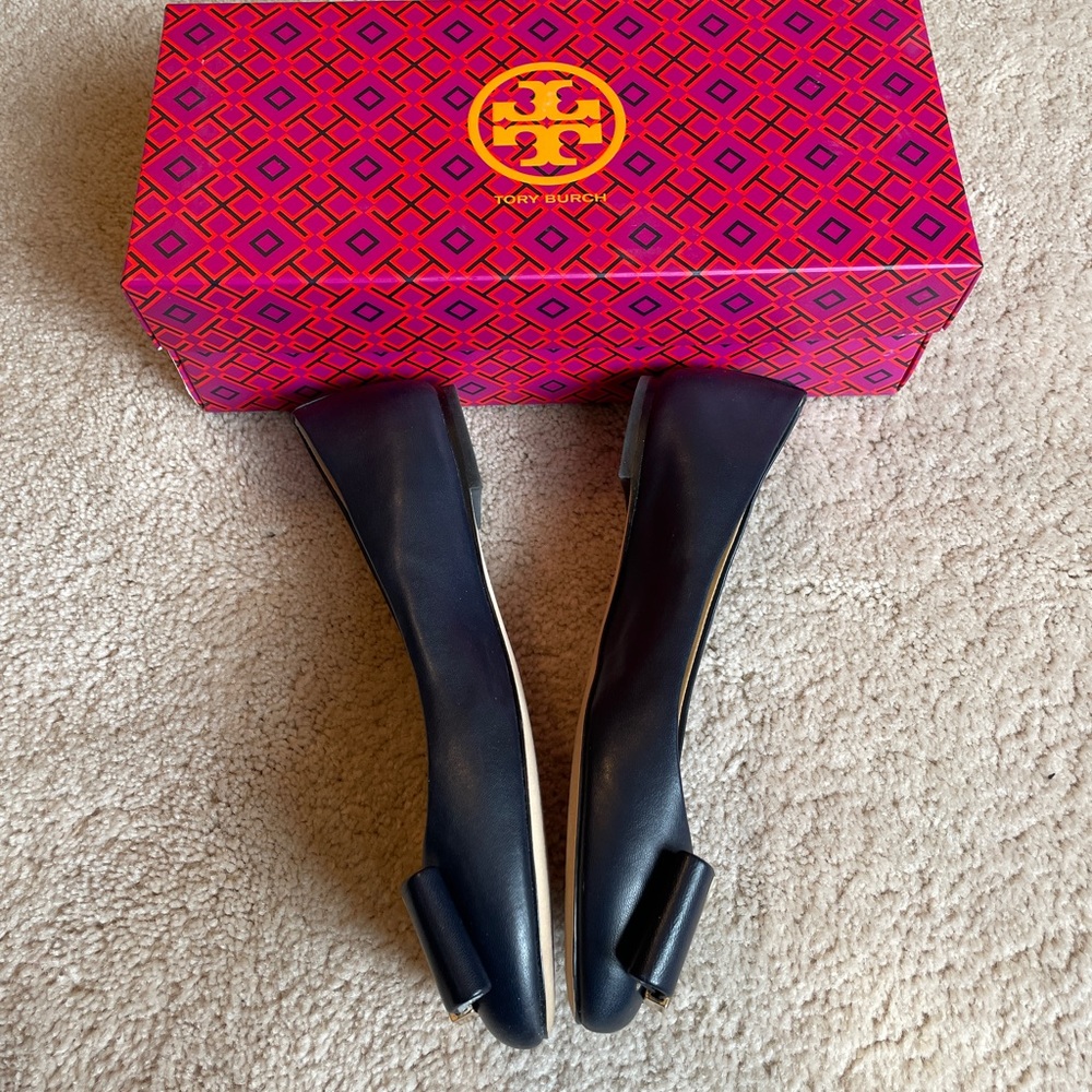 NWT TORY BURCH Chase Ballet-Nappa Navy Leather Flats Size 5.5 - Picture 4 of 8